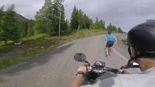 Försäsongsträning med Jackie och Reine – Mopedintervaller Försäsongsträning med Jackie och Reine – Mopedintervaller